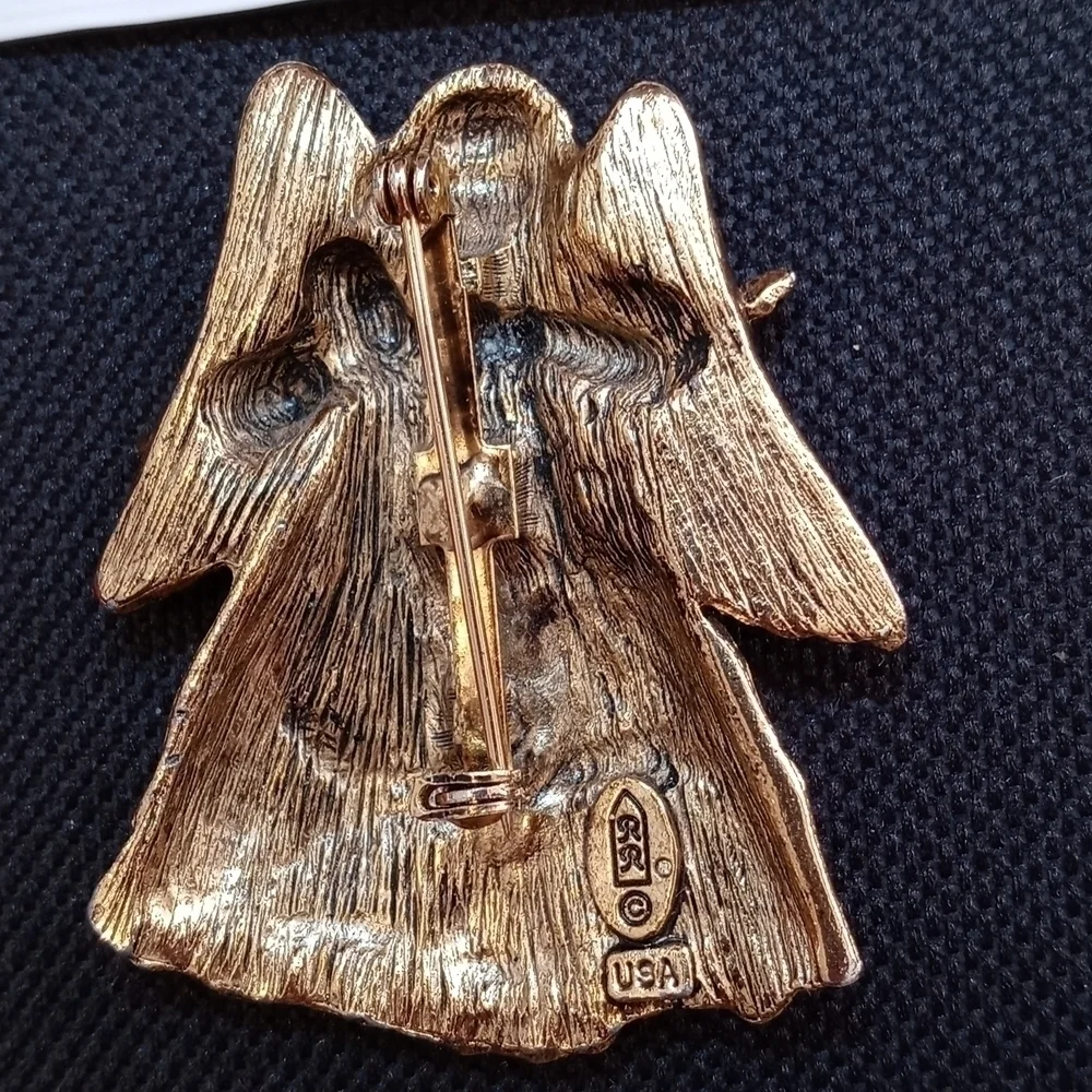 Vintage RR brooch Angel in glod tone